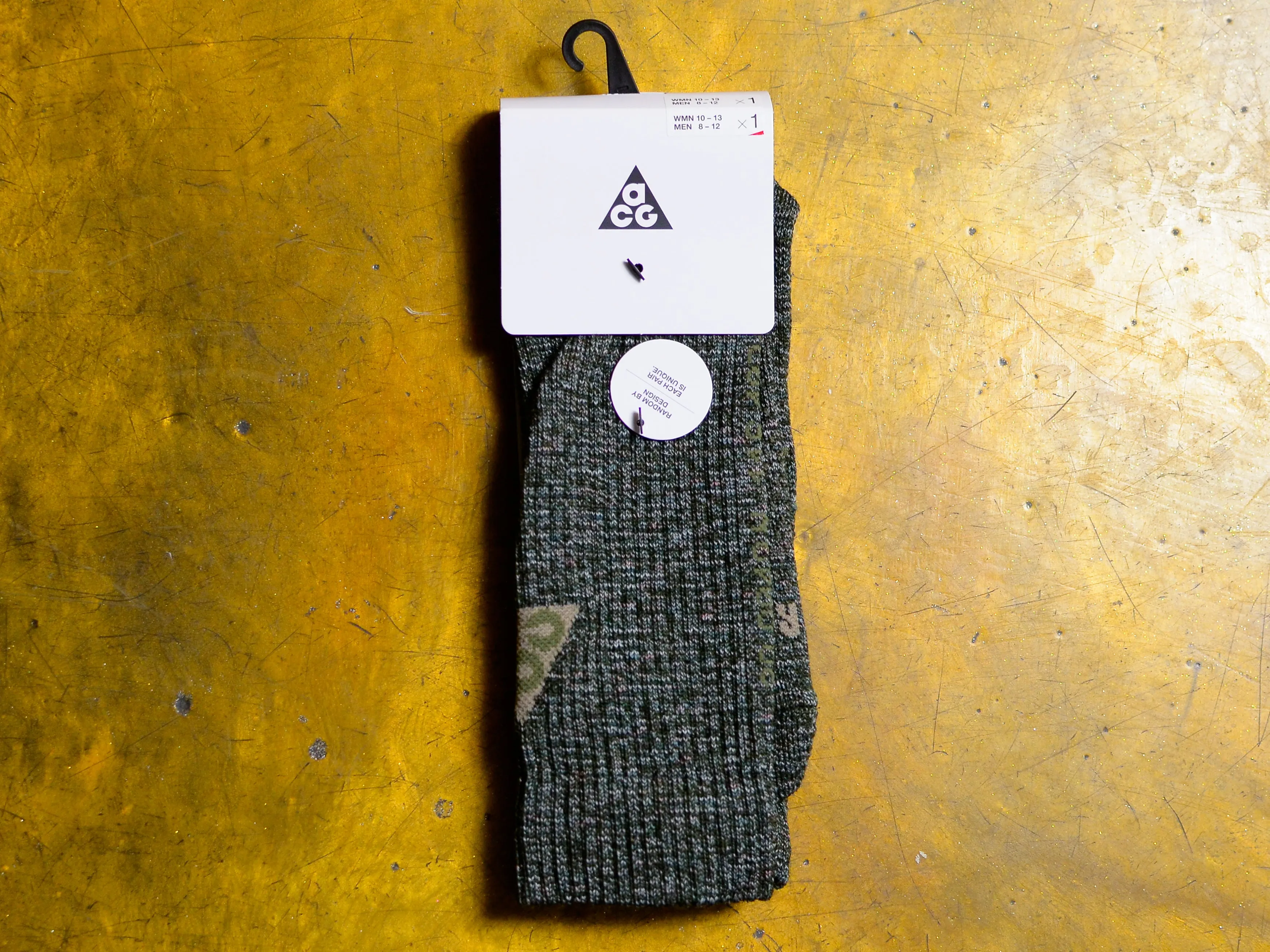 Nike ACG "Kelley Ridge" 2.0 Crew Socks - Medium Olive / Matte Olive